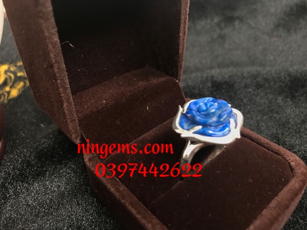 Trang sức bằng đá Lapis Lazuli phù hợp với người mệnh Mộc và Thủy