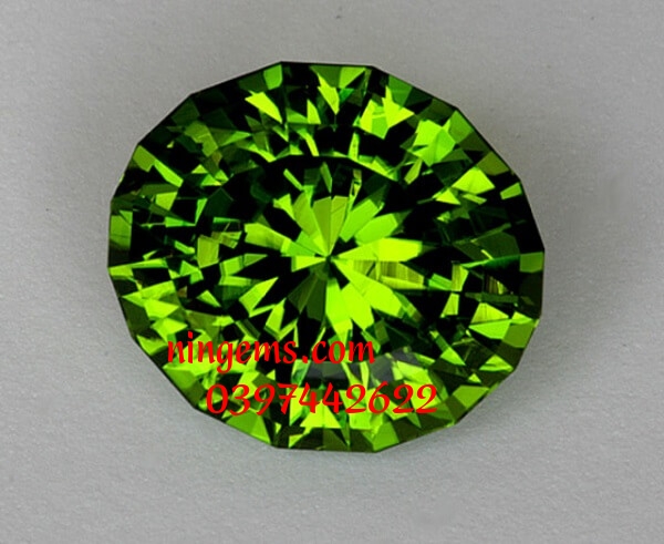 Đá phong thủy Peridot xanh lục đẹp xuất sắc