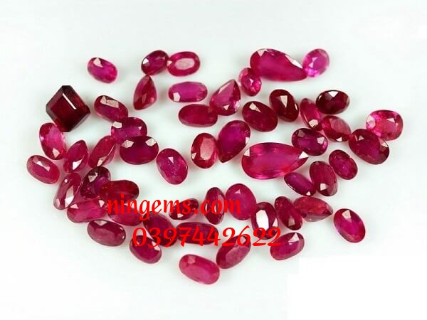 Đá phong thủy ruby đẹp mê hồn cho phái đẹp