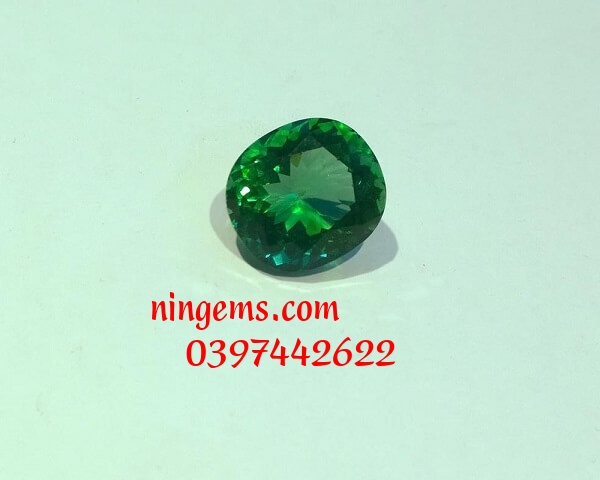 Đá Tourmaline xanh lá cây đẹp nức lòng.