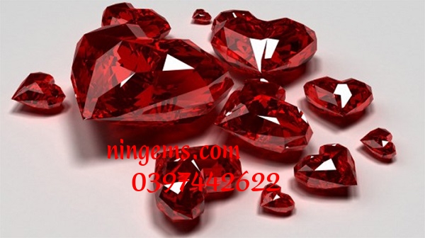 Đá ruby tự nhiên màu huyết bồ câu là loại đá hiếm và đắt nhất trên thế giới