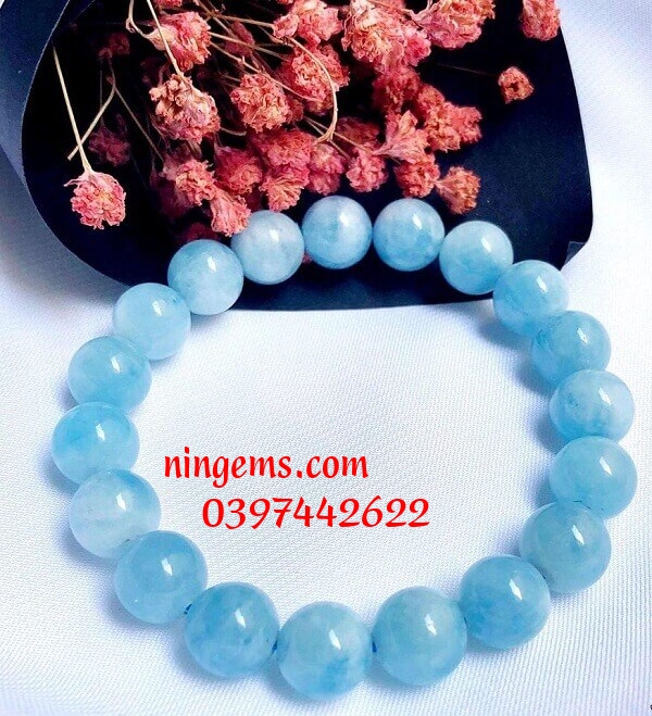 Vòng đá aquamarine cho nữ mệnh kim.